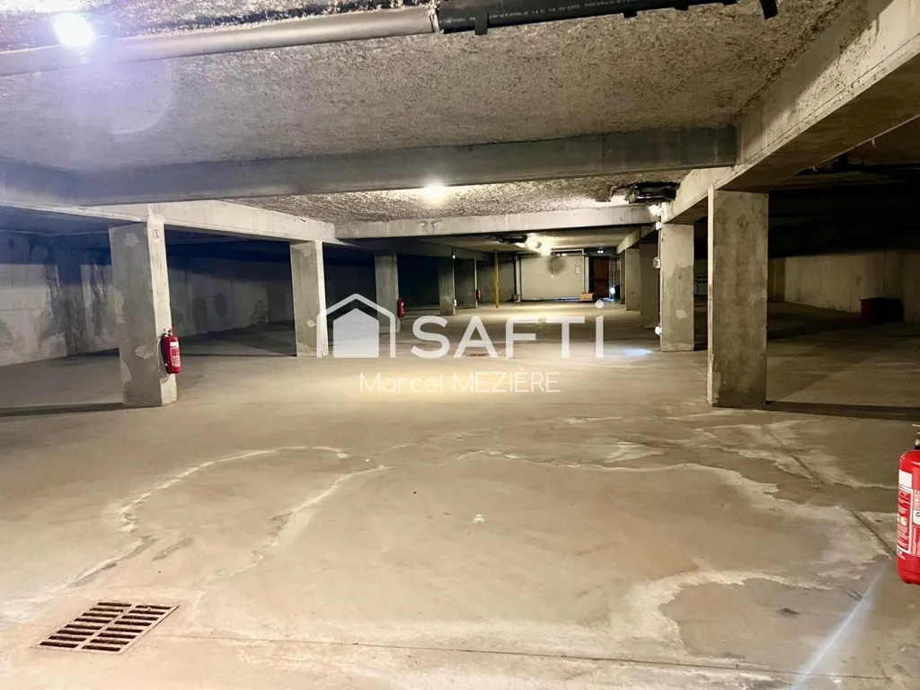 Garage - Studio with Balcony in Thorigny-sur-Oreuse