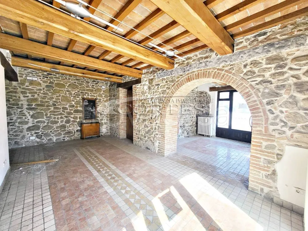 Pièces - Rustic Cielo-Terra with Commercial Space in Perugia