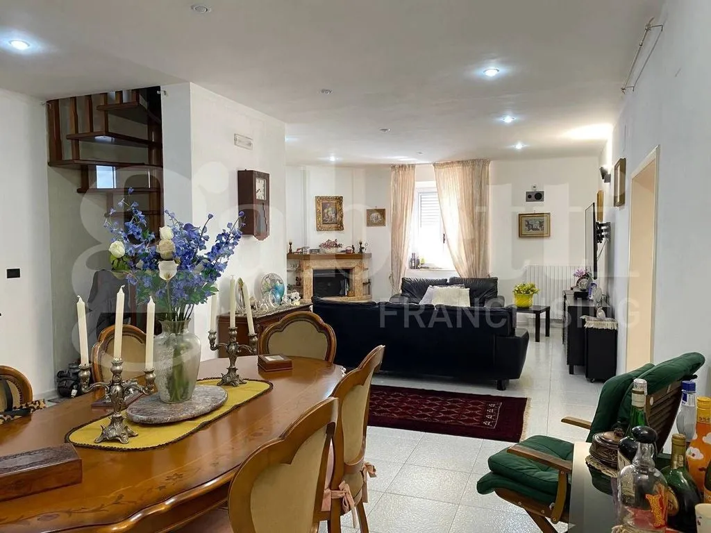 Dining Room - Versatile Villa with Garden in Trani