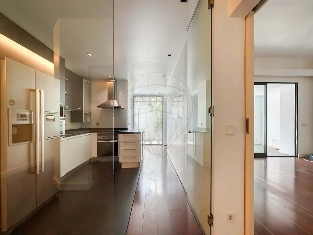 Cuisine - Lisbon Condo with Terrace and Fireplace