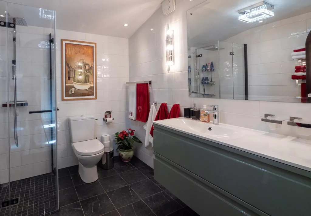 Salles de bain - Maison avec Vue Montagnes et Piscine à Bédarieux