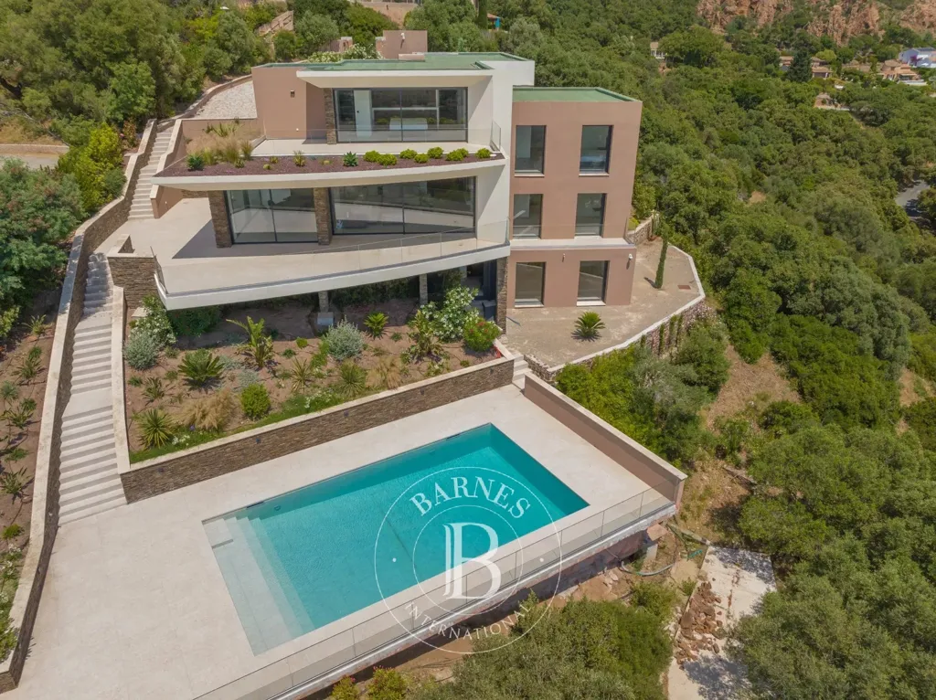 Vue aérienne - Villa Contemporaine avec Vue Panoramique Mer à Agay