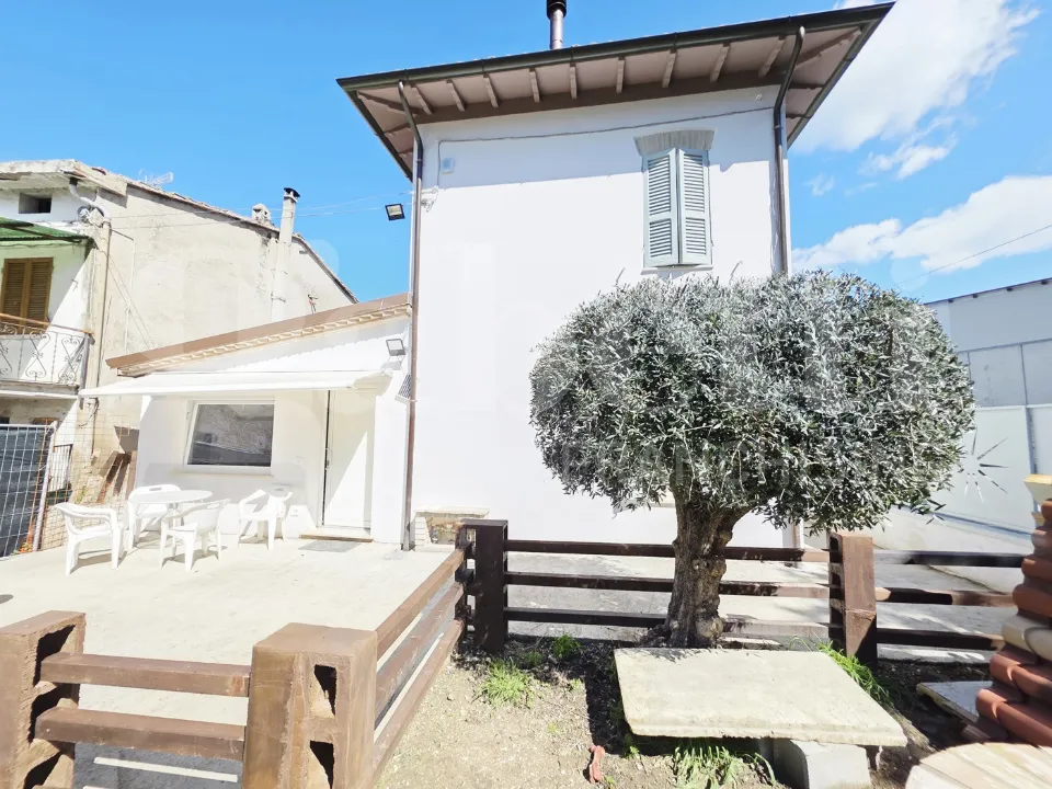 Välivaade - Rustic Villa with Private Garden in Bastia Umbra