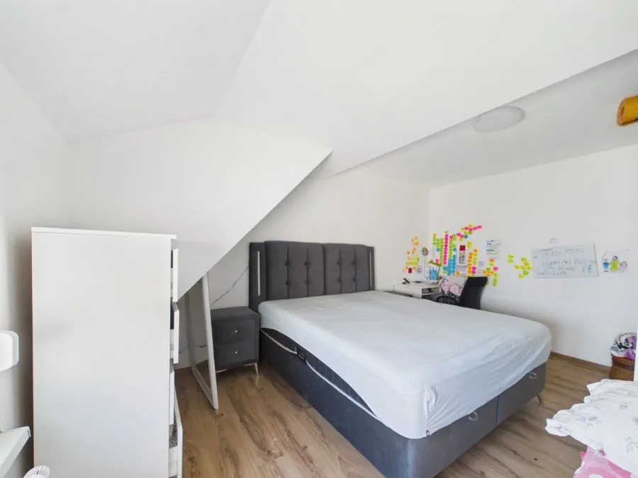 Chambres - Maison 6 pièces à Quierschied