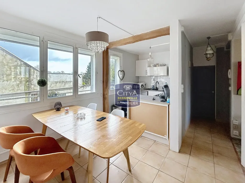 Söögituba - Charming 3-Bed Flat with Parking in Saint-Quentin