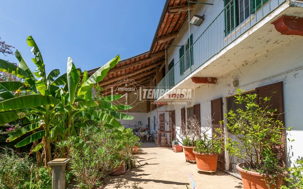 Terrace - Rustic Country House with Garden in Narzole