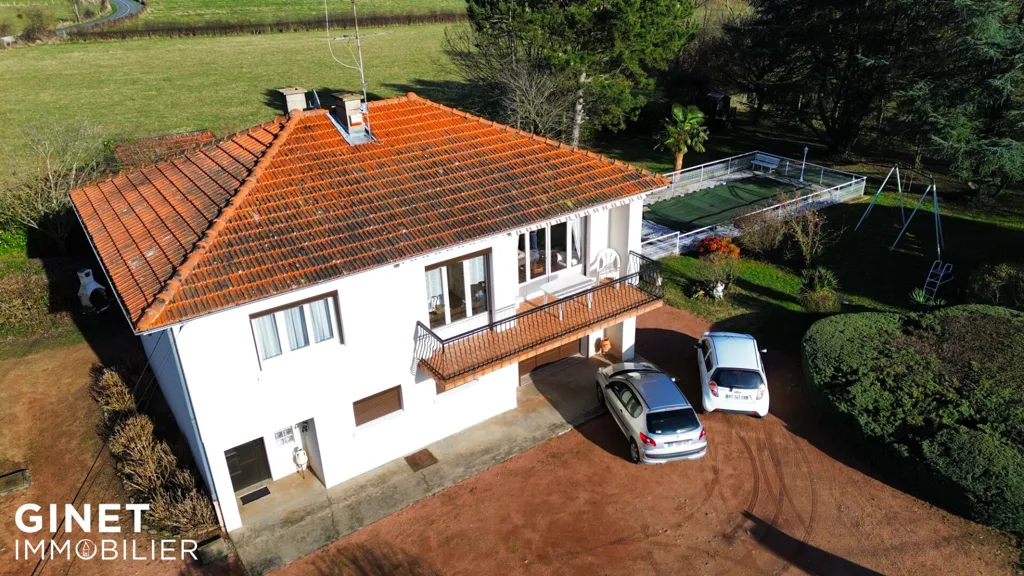Vue aérienne - Maison 3 Chambres avec Vue Piscine à Riorges