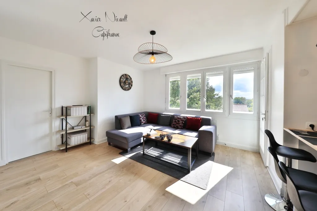Séjour - Appartement de plain-pied avec loggia à Mâcon