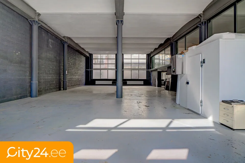 Toad - Warehouse/Shop Space with 3 Floors in VEF District
