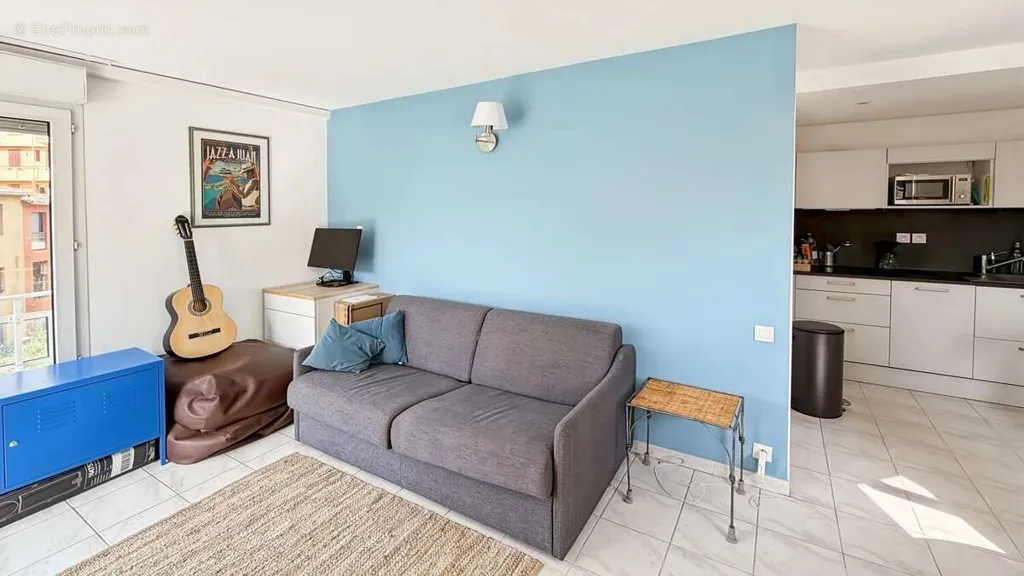 Elutuba - 2-Bedroom Apartment with Pool in Golfe-Juan