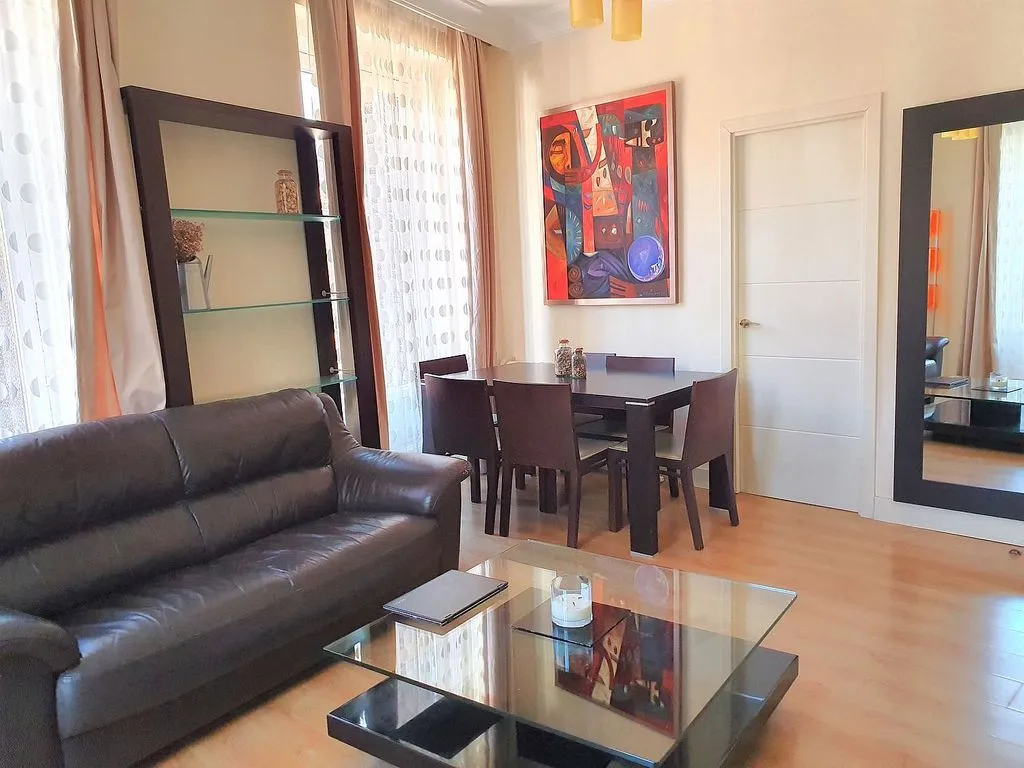 Elutuba - Apartment with 6 Balconies in Madrid