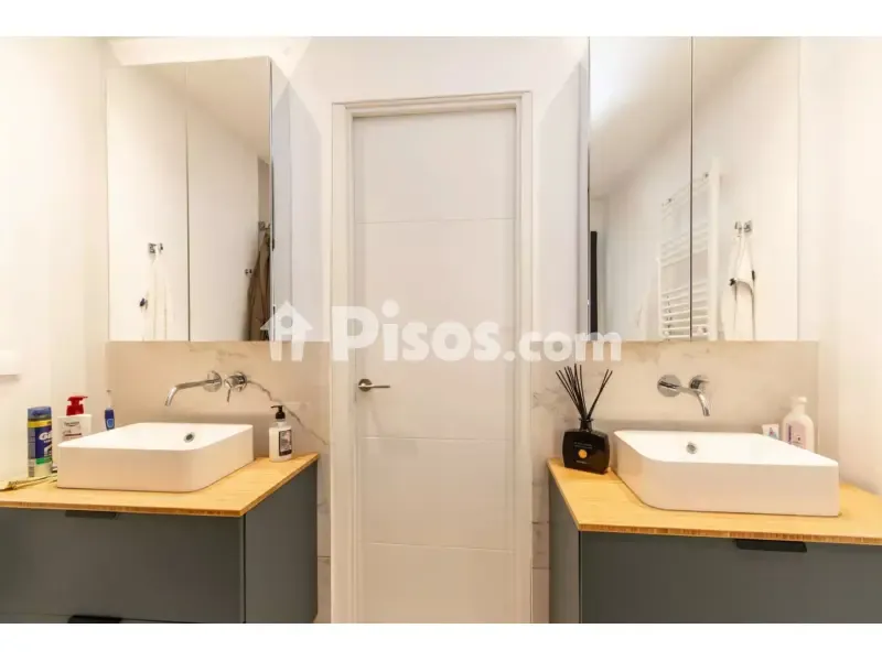 Vannitoad - Modern Flat with Balcony in Carrer de Moragues