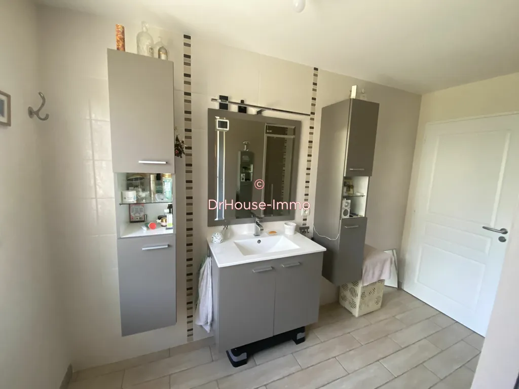 Salles de bain - Maison Récente avec Terrain Piscinable à Mignaloux-Beauvoir