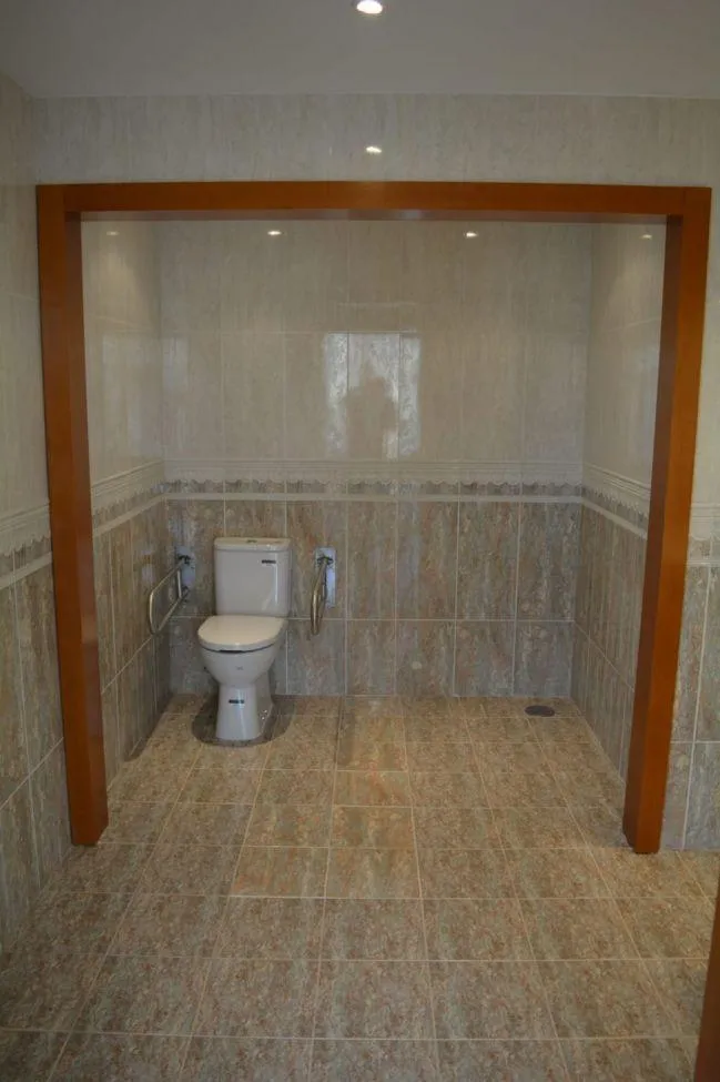 Bathrooms - Office with Corner Location in Valencia