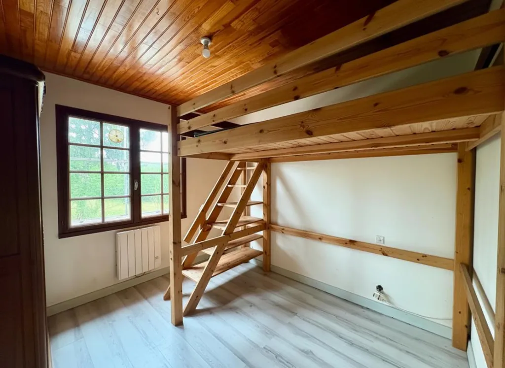 Chambres - Maison à rénover avec véranda à Thenac