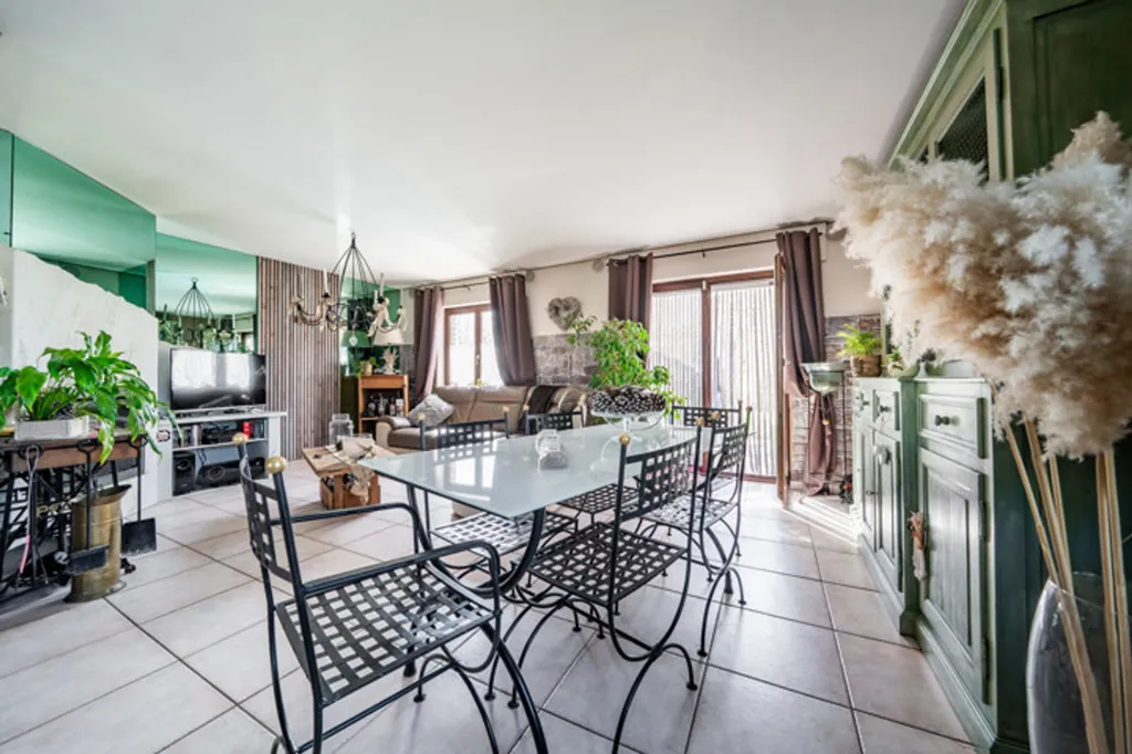 Söögituba - Bungalow with Pool and Terrace in Awans