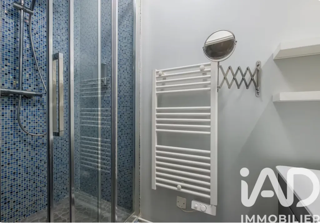 Salles de bain - Appartement Luxe avec Balcon à Buttes-Chaumont