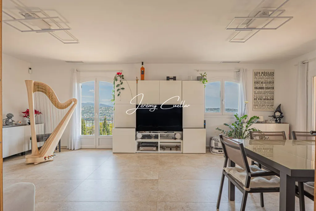Salle à manger - Duplex avec Terrasse Panoramique à Saint-Laurent-du-Var