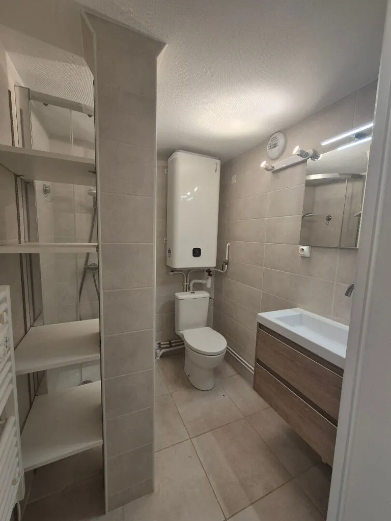 Bagni - 1-Bedroom Flat with Kitchen in Moneteau