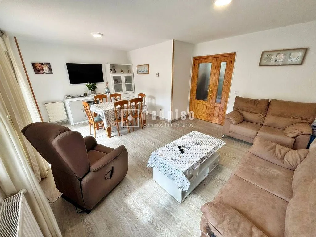 Elutuba - Semi-detached House with Garage in Alovera