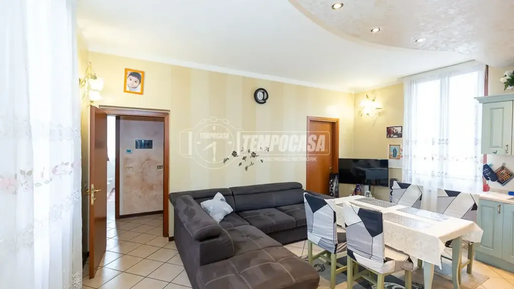 Söögituba - Spacious Trilocale with Parking in Brescia