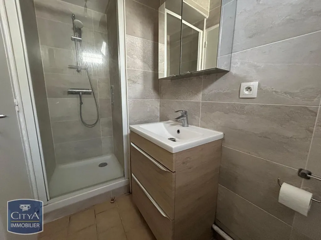 Salles de bain - Appartement 2 Pièces avec Garage à Sonchamp