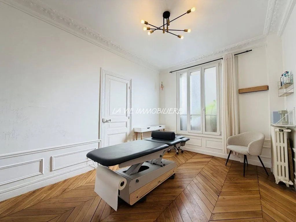 Office - Luxury Apartment with Intercom in Marais, Paris
