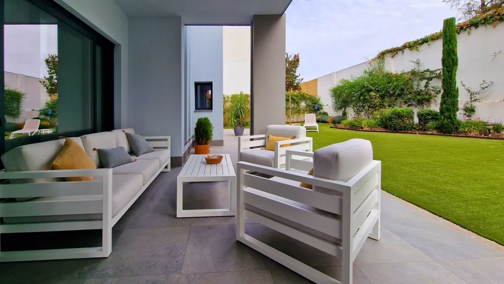 Terrass - Modern Villa with Terrace in Valencina de la Concepción