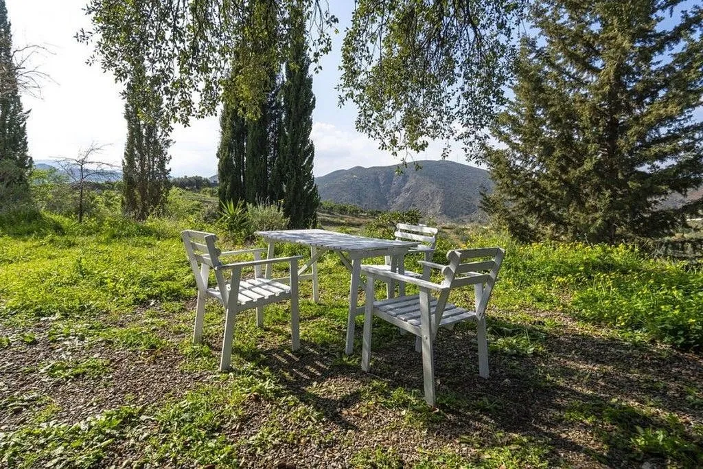 Giardino - Villa with Mountain Views in Coín