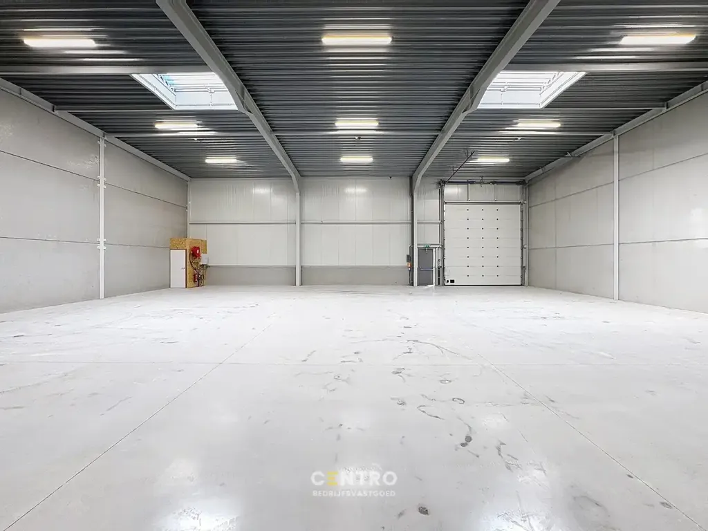 Garage - Bâtiment industriel avec parkings privés à Bruges