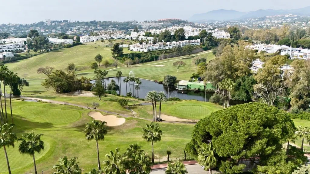 Townhouse with Terrace in Aloha Golf, Marbella