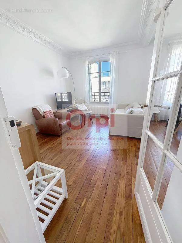Elutuba - 4-Piece Apartment with West Paris View in Issy