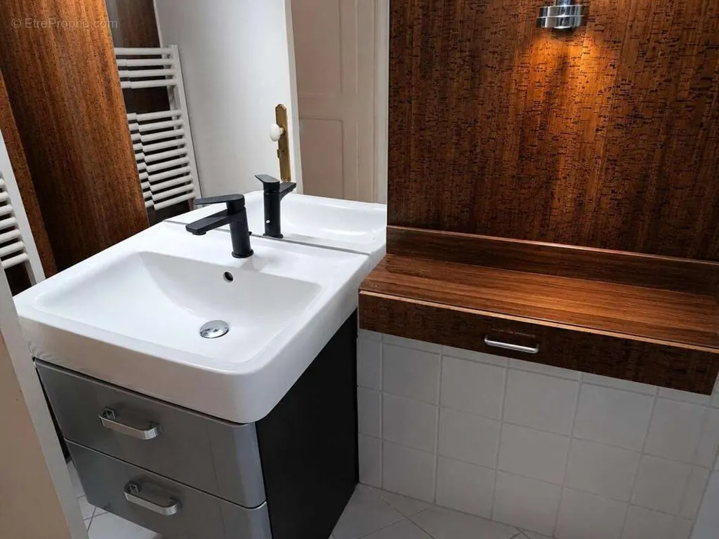 Bathrooms - Mixed-Use Property with Commercial Space in Épinal
