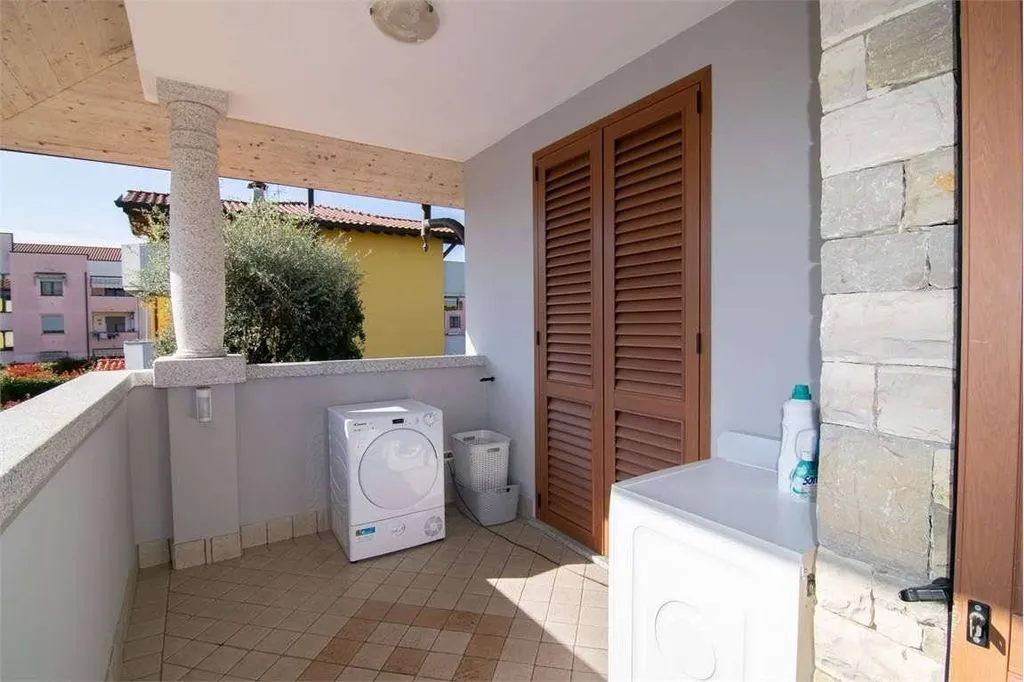 Balcony - Luxury Villa with Private Garden in Boltiere