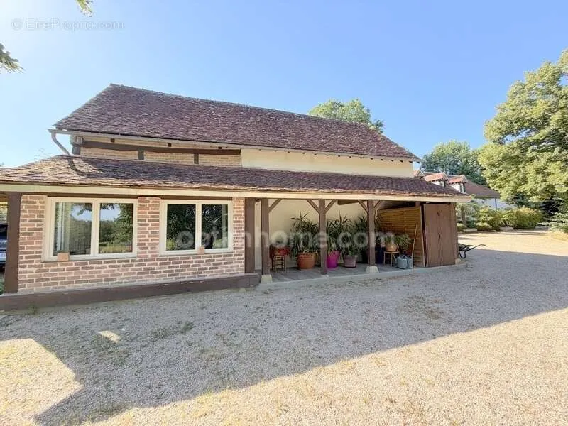 Esterno - Longère with Pool in Mery-sur-Cher