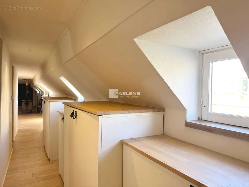 Rooms - Aménagée Péniche with Waterfront View in Lille