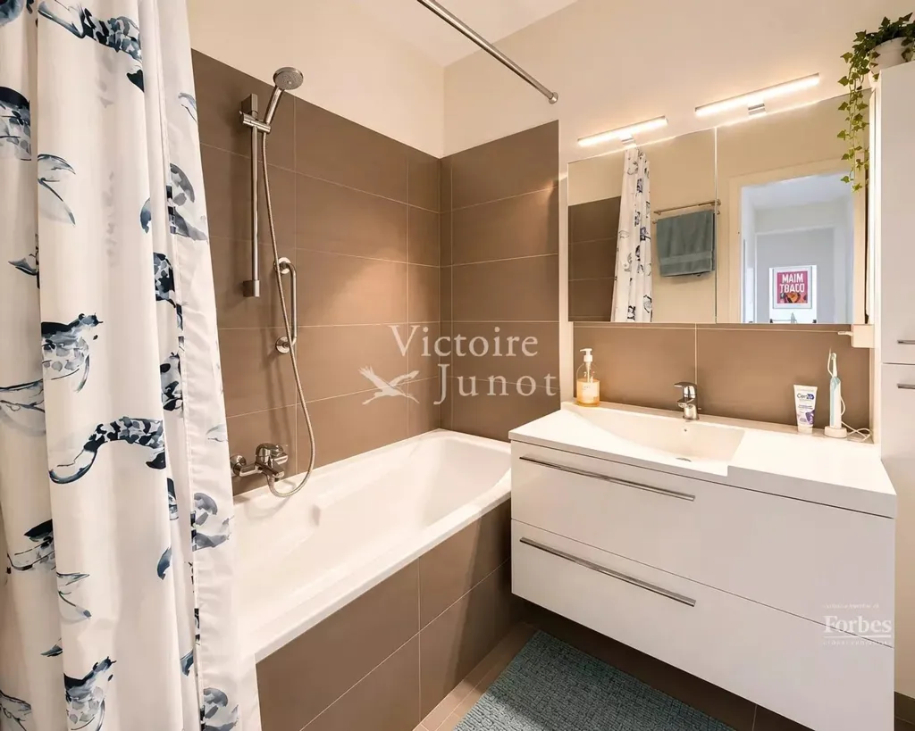 Vannitoad - 2 magamistoaga korter asukohas Uccle