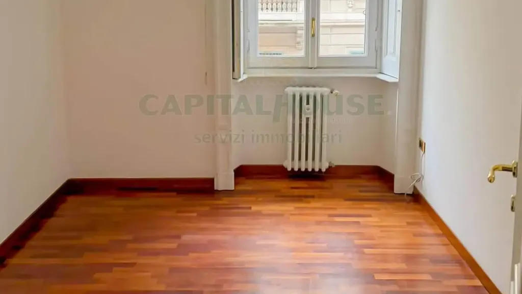 Pièces - Elegant Apartment with Balcony in Milan