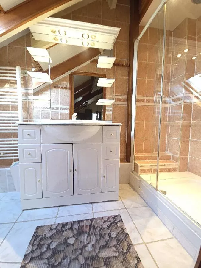 Bathrooms - Well-Maintained House with Garden in Nogent-Sur-Oise