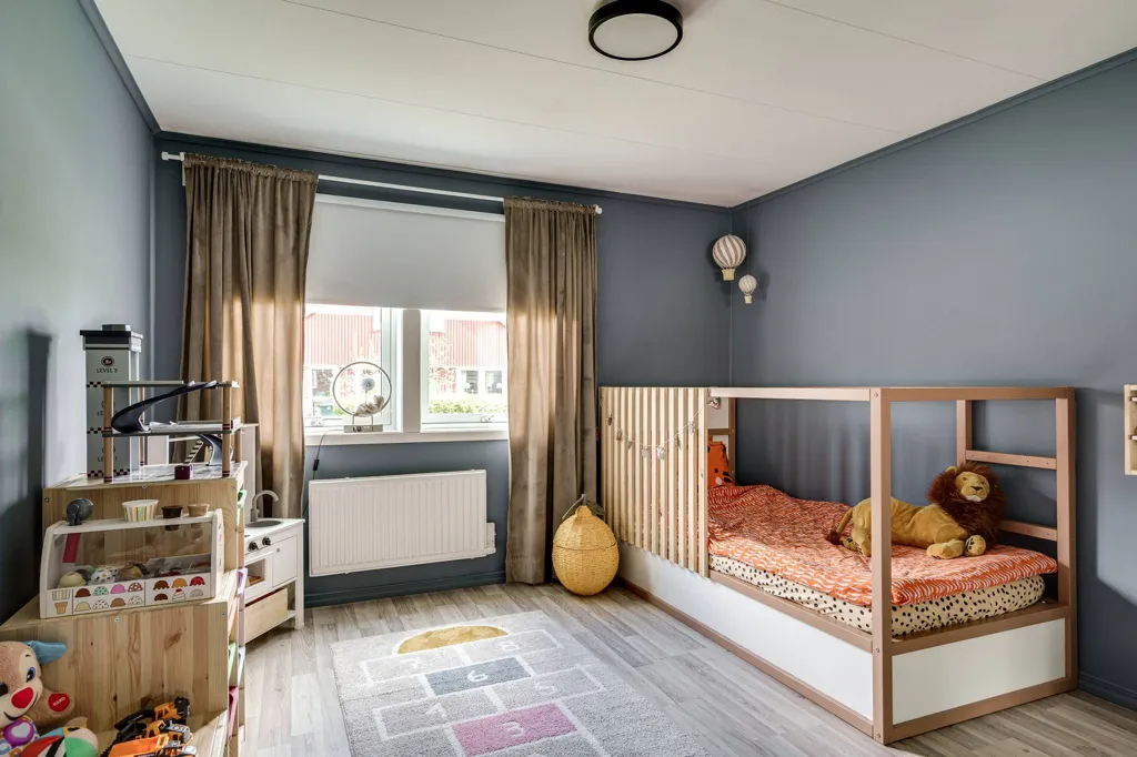 6-toaline maja asukohas Hallsbergs kommun