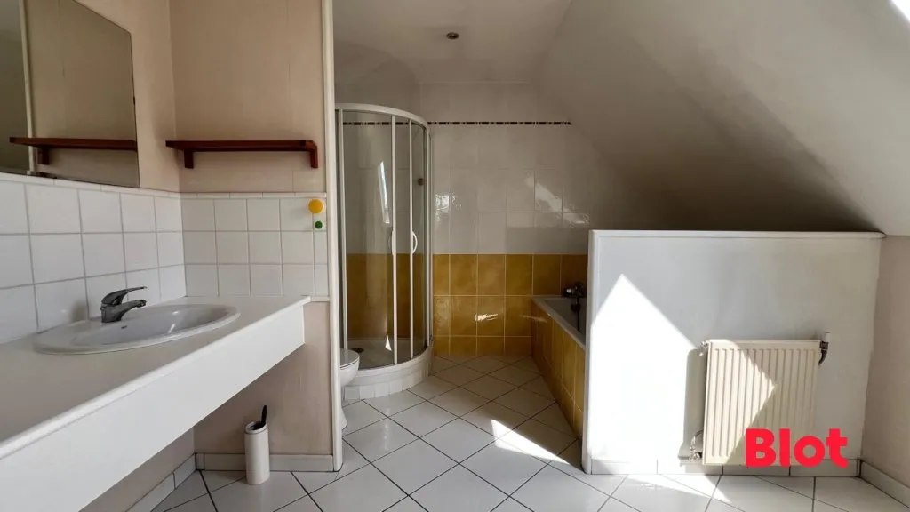 Salles de bain - Maison avec Jardin à Bruz, Secteur Cicé Blossac