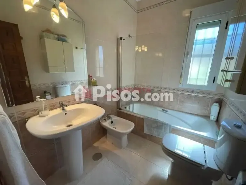Bathrooms - Chalet with Garden in Isla Cristina