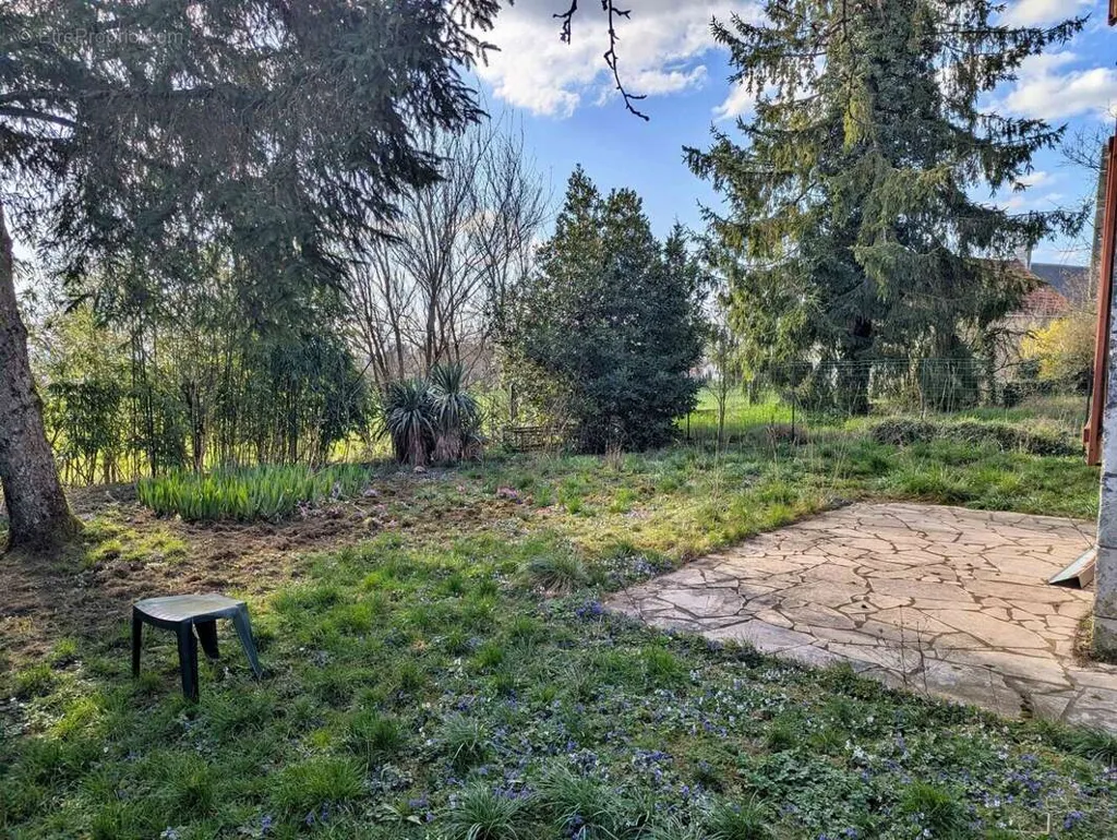 Aed - Traditional Stone House with Garden in Sementron