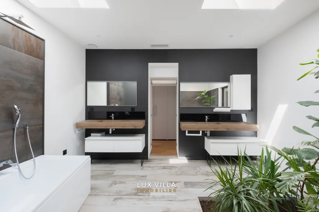 Salles de bain - Villa d'Architecte Connectée avec Vue Panoramique à Montferrier-sur-Lez