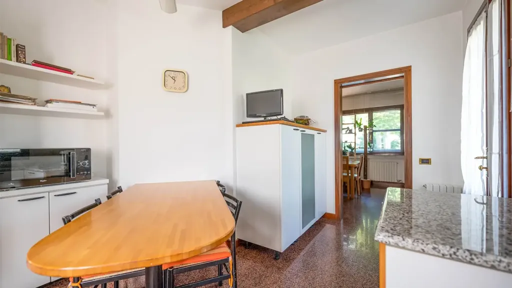 Cuisine - Bifamiliar Villa with Private Garden in Noale