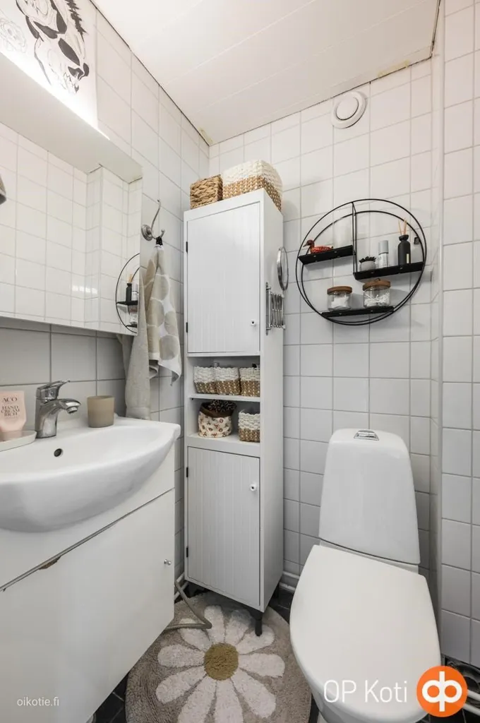 Salles de bain - Rustic House with Large Garage in Quiet Area