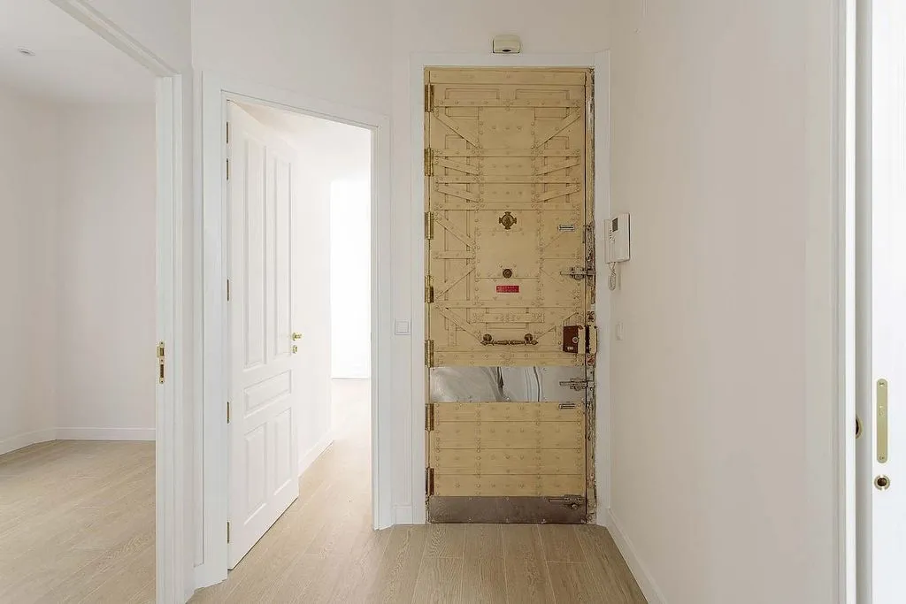 hallway_entrance