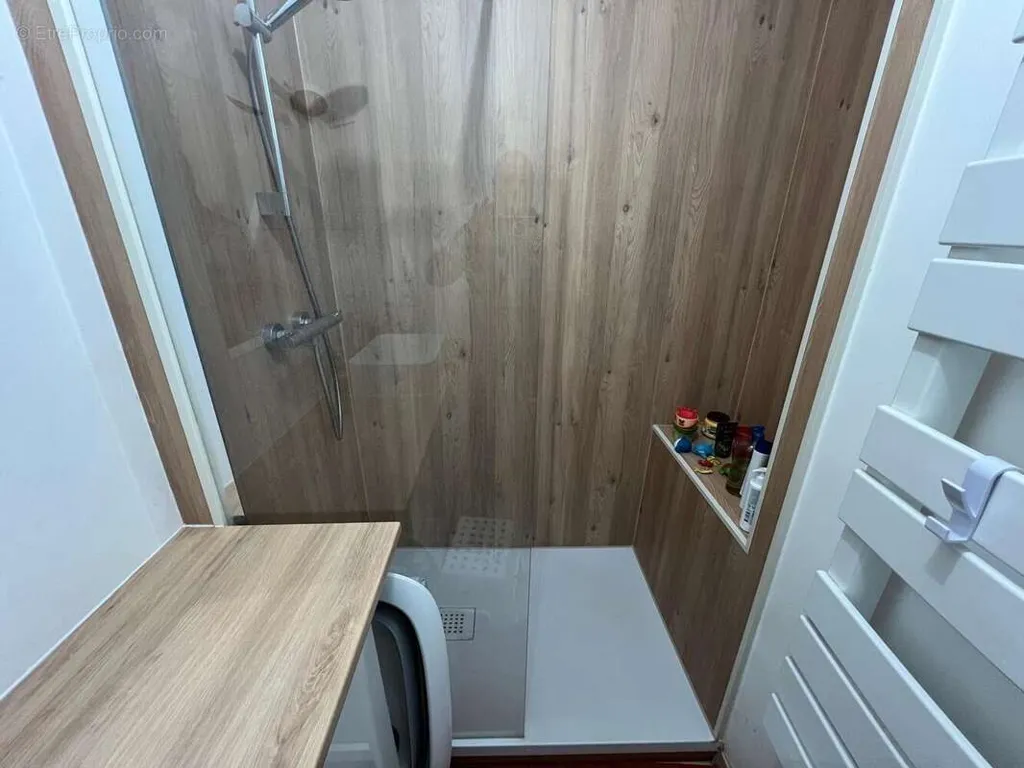 Salles de bain - Appartement Rénové avec Balcon à Bruges