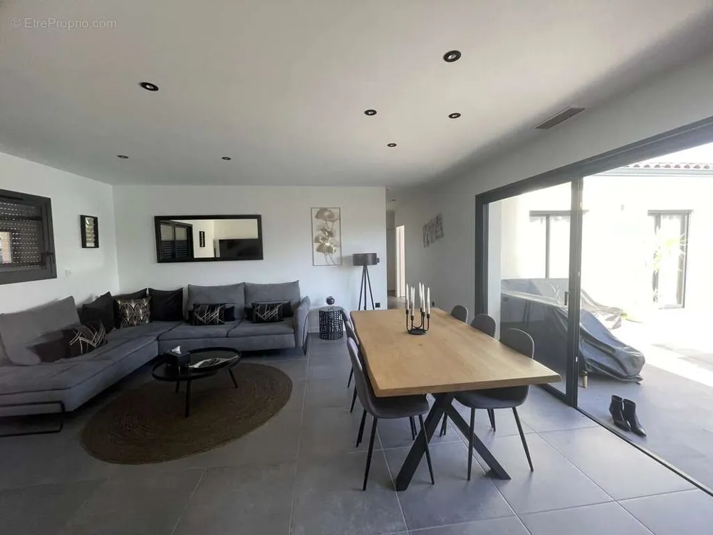 Soggiorno - Contemporary Villa with Pool in Villate