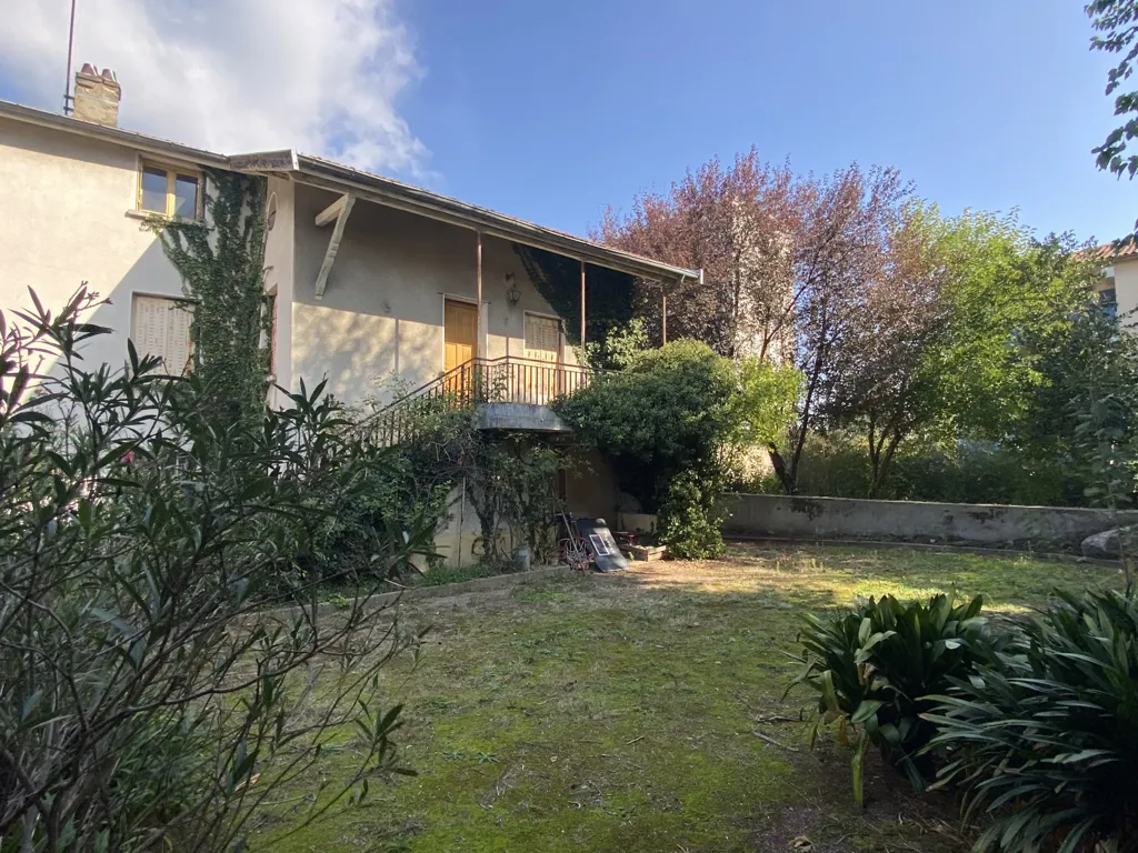 Aed - Old House with Potential Duplexes in Saint-Genis-Laval